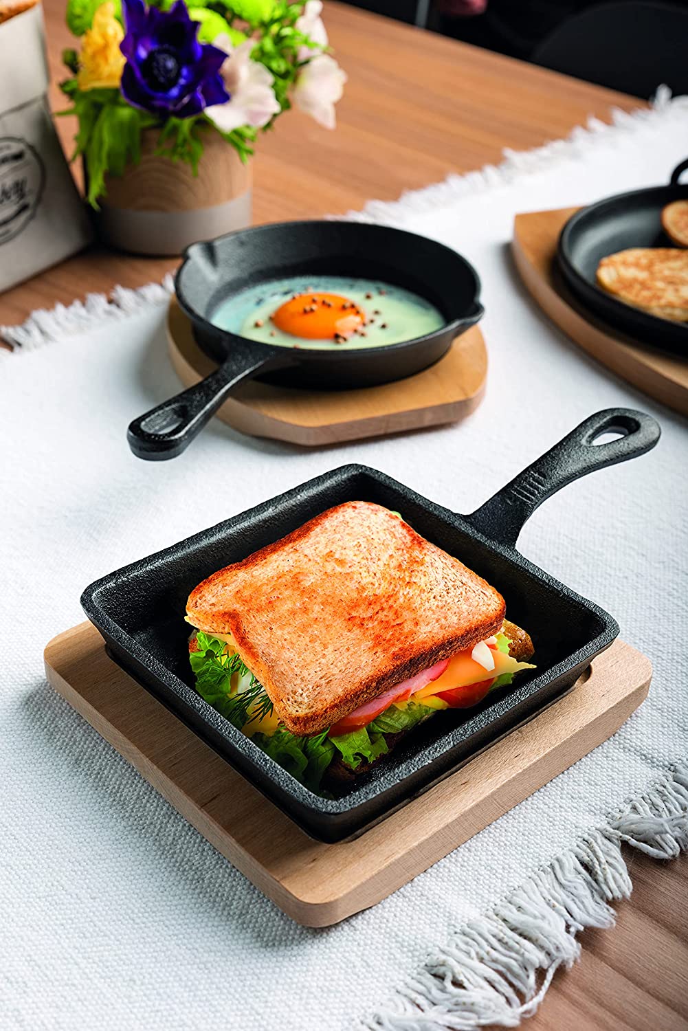 Square pan size 25 x 14 cm material cast iron